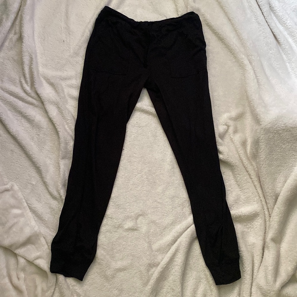 Very stretchy black leggings